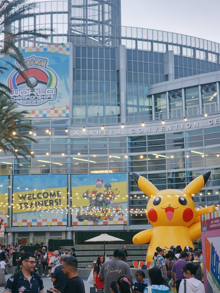 MunchingOrange's tweet image. My first time at #PokemonWorlds was absolutely amazing. Getting to meet so many of you reminded me how much of an impact I've made. Thank you so much for the years of joy!

Hopefully I'll be back next year 😁