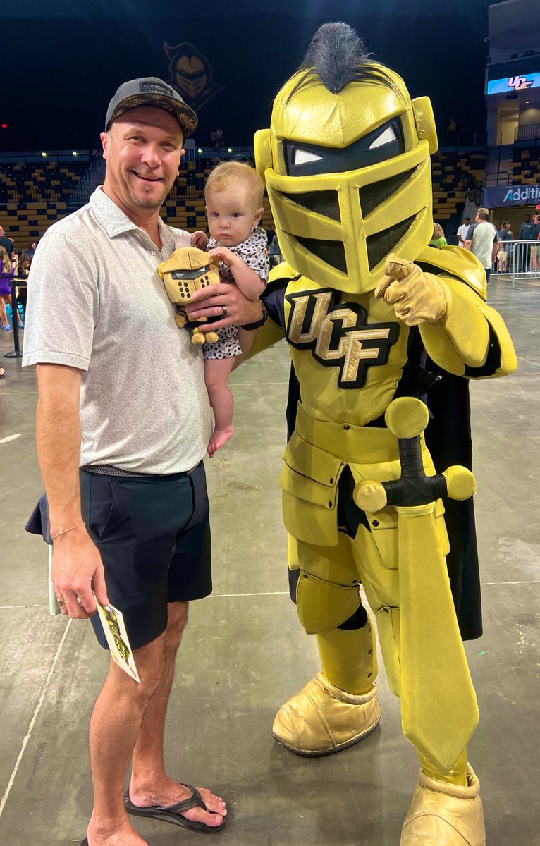 Nikster409's tweet photo. A great @UCFKnights #fansfest this past Saturday!
Parker met @UCF_Knightro for the 1st time!!
💛🖤💛🖤 https://t.co/qJlUeY0l4B