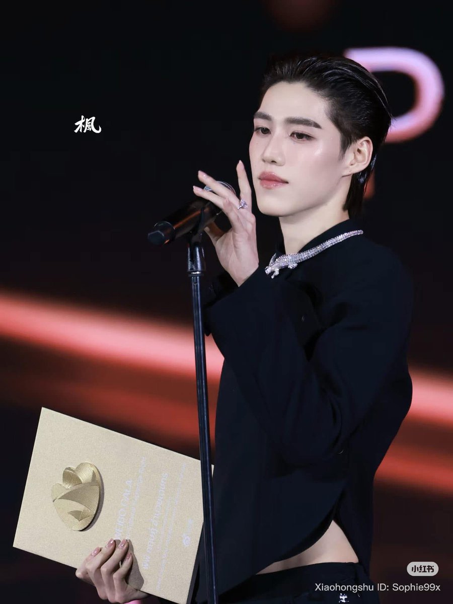 amoononearth's tweet photo. รูปนิสวยมากเรยอะ คุณหนุหลิน ✨

PP KRIT LIGHTS UP WEIBO NIGHT
#WeiboCulturalNightXPPKrit #ppkritt https://t.co/FTOUhpdnVo