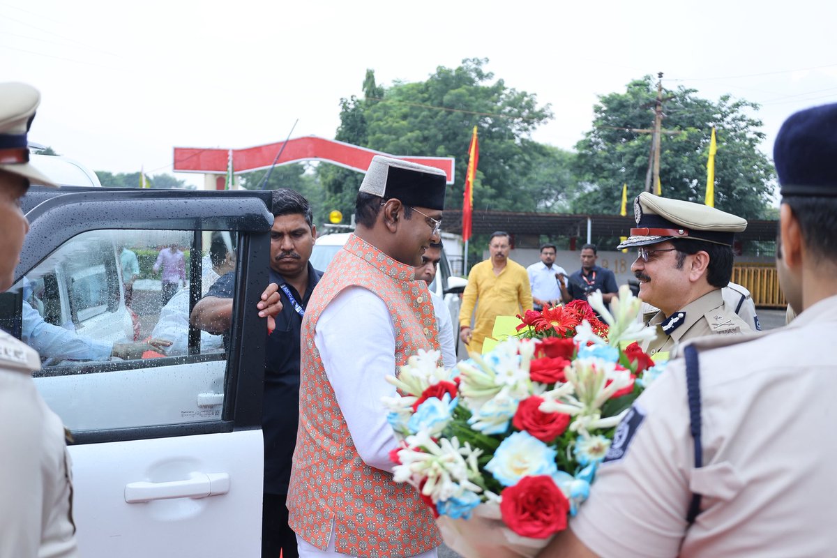 varunkapoor170's tweet image. Welcoming Honourable Minister Shri Vishwas Kailash Sarang to the Central Jail as Chief Guest at the Janamashtami festival celebration. Hon CM MP was to be the CG but unavoidable reasons prevented him from coming.
@ CJ Bhopal
#MyDuty
#MyEvents
#EffortContinues
#varunkapoorips