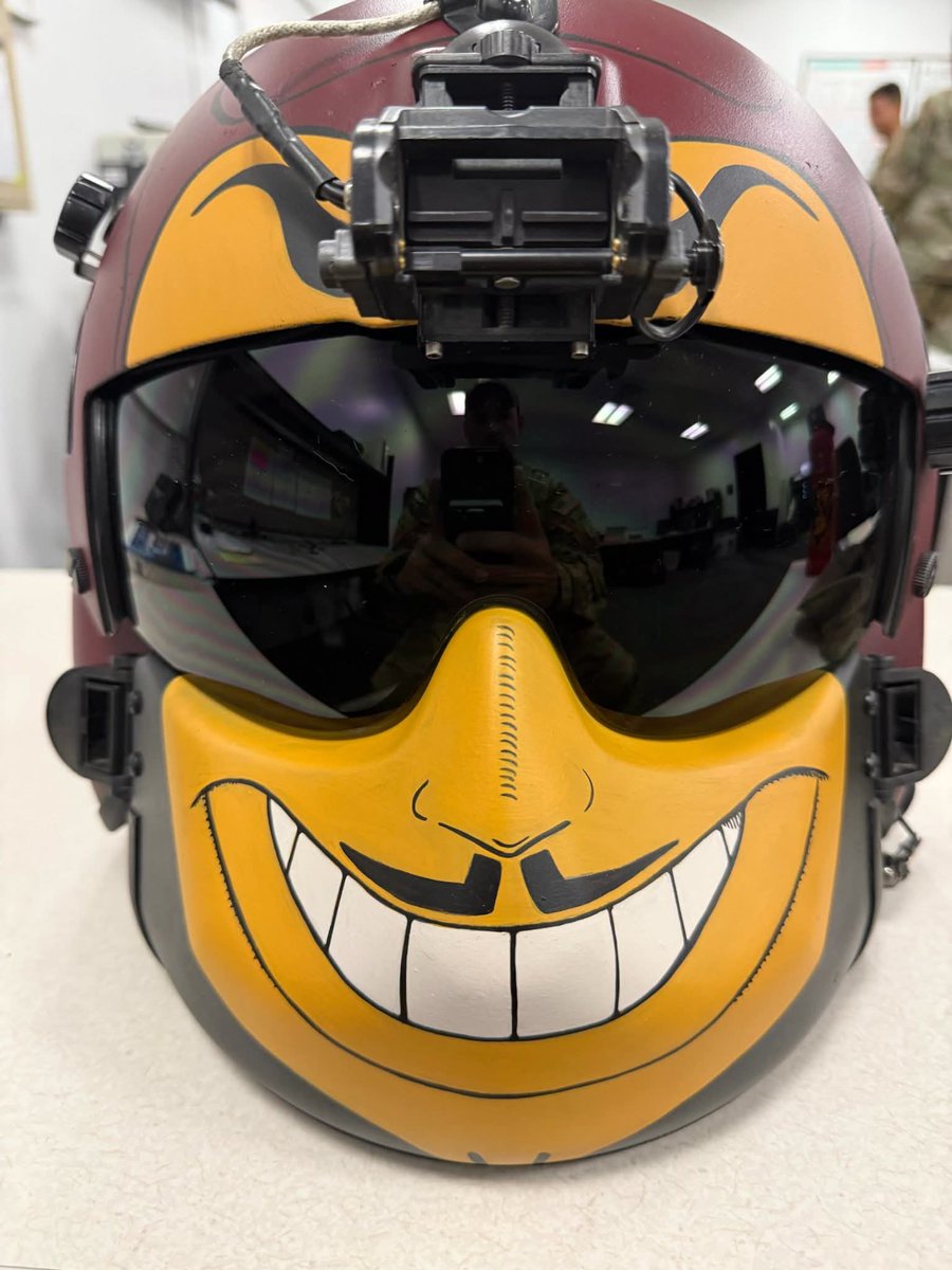 Evil_Sparky's tweet image. Randall McDaniel getting one hell of a gift from a Blackhawk Pilot