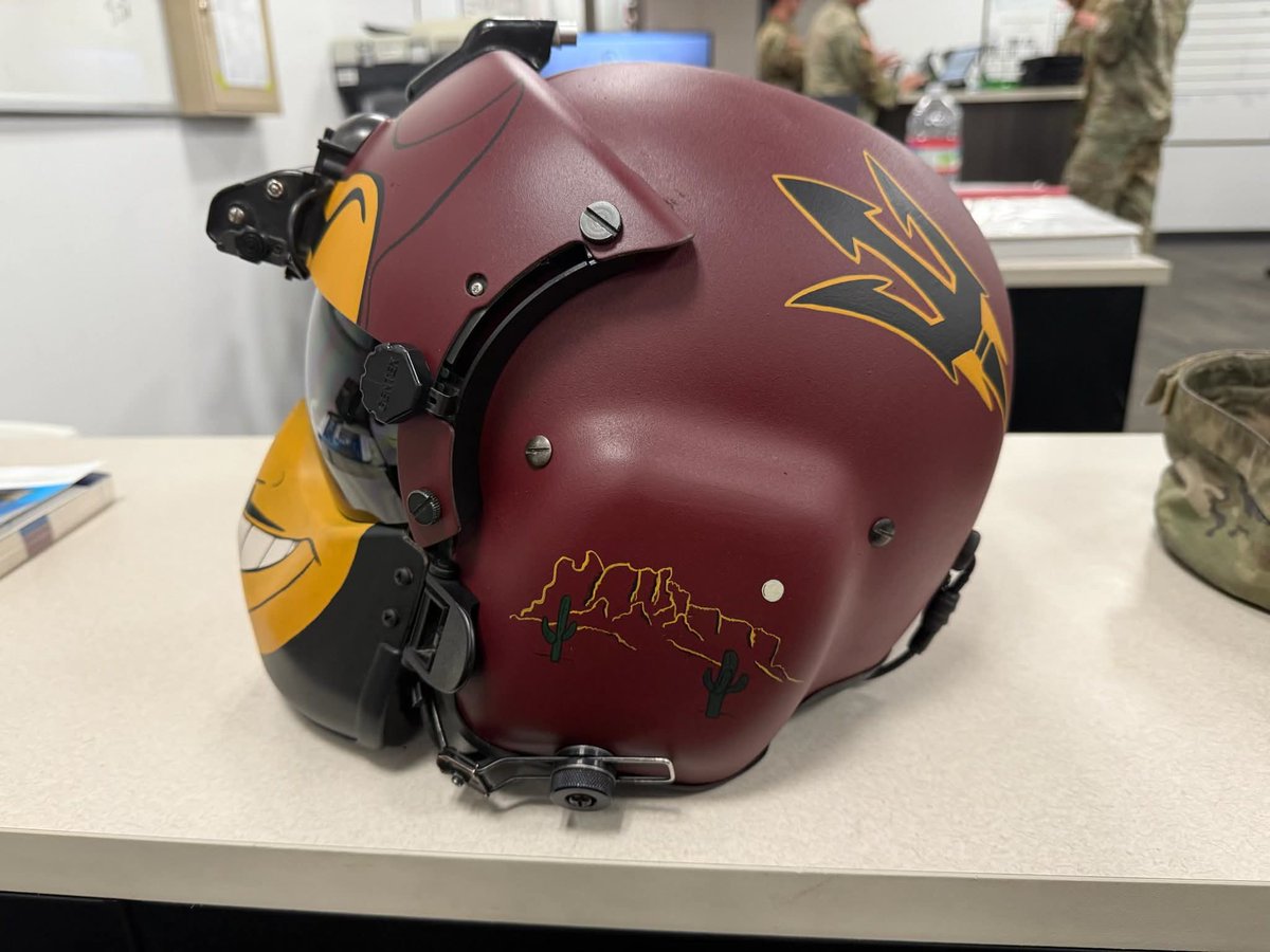 Evil_Sparky's tweet image. Randall McDaniel getting one hell of a gift from a Blackhawk Pilot