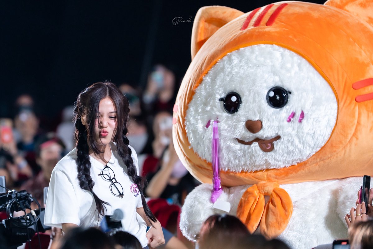 คิดถึงให้ทำ ปากจู๋…😽

#beonnnie