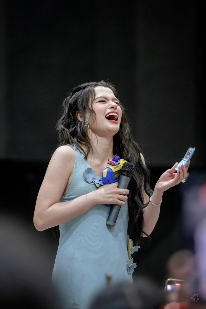 Hello? 💗

FREENBECKY READY TO SHINE
#BlackmoresxFreenBeck
#beckysangels