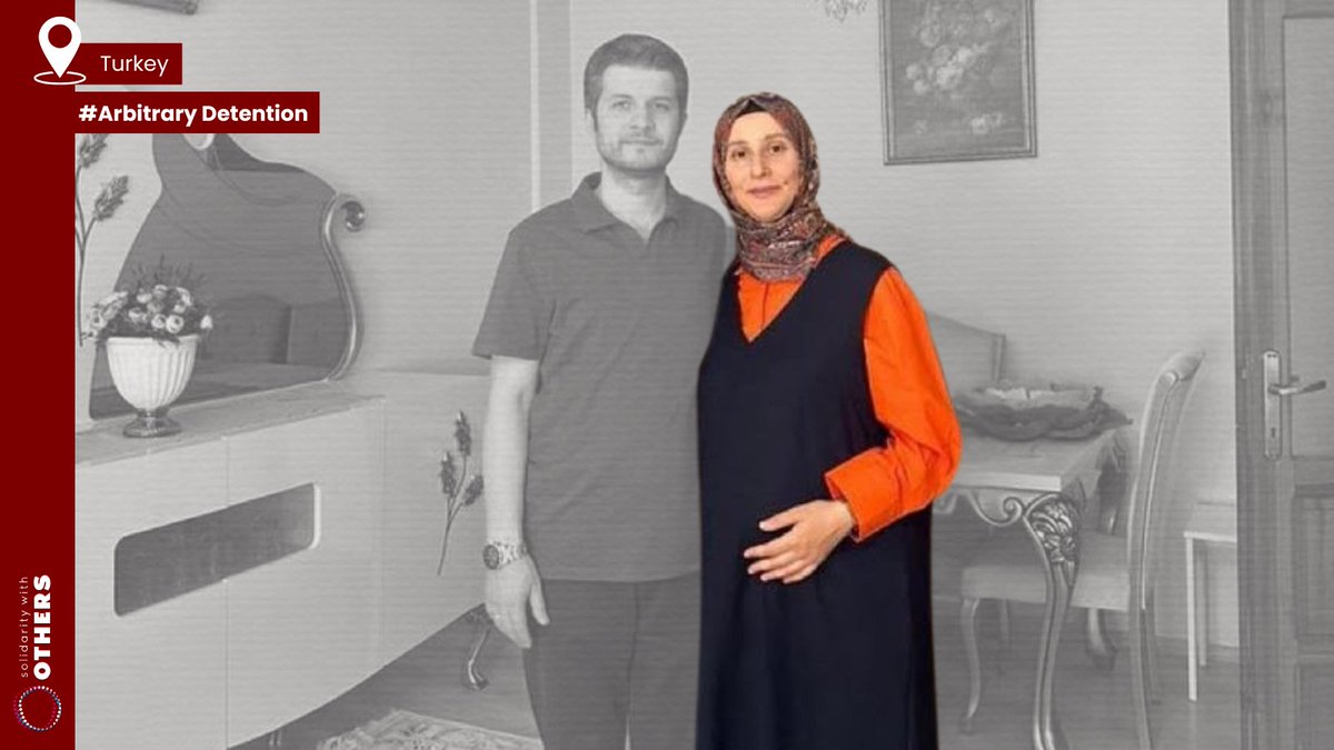 PAPlatformu's tweet photo. 🔴Öğretmen  Merve Zayım, yüksek riskli hamileliğinin 8,5. ayında Edirne L Tipi Cezaevi'nde tutuklandı. Bugün doğum yapmak üzere cezaevinden hastaneye nakledildi ve hastanede doğum gerçekleşti.

▶️Zayım'a, yasal olarak faaliyet gösteren ve daha sonra KHK ile kapatılan bir okulda çalışması, ByLock uygulamasını kullandığı iddiası ve doğrulanmamış tanık ifadelerine dayanılarak 6 yıl 3 aylık hapis cezası verildi.

▶️Avrupa İnsan Hakları Mahkemesi, Yalçınkaya kararında, bu tür unsurların terörle ilgili mahkumiyetler için yasal delil olarak kabul edilemeyeceğine hükmetmiştir. Buna rağmen, Zayım'ın davası 40 aydan fazla bir süredir Yargıtay'da beklemektedir.

▶️Temmuz 2025'te adli kontrolü ihlal ettiği iddiasıyla yeniden tutuklanmış ve Türk hukuku (Ceza İnfaz Kanunu'nun 5275 sayılı Kanunun 16/4. maddesi) hamile kadınlar için doğumdan sonraki 18 aya kadar cezaların askıya alınmasını açıkça gerektirmesine rağmen, dört kez tahliye talebi reddedilmiştir.

Bir bebek daha, hapishane parmaklıkları ardında gözlerini açmamalıdır.

## Öğretmen Merve Zayım'ın Doğum Sancısı: Türkiye’de Cezaevindeki Anneler ve Hukukun Gündemi

Türkiye bir kez daha, insan hakları ve hukukun üstünlüğü tartışmalarının odağına oturan acı bir tablonun tanığı oldu. Öğretmen Merve Zayım, yüksek riskli hamileliğinin 8,5. ayında Edirne L Tipi Cezaevi'nde tutuklanmıştı. 18 Ağustos 2025’te doğum sancıları başladığında hastaneye sevk edildi ve bir erkek bebek dünyaya getirdi.

### Neden Tutuklandı?

Zayım’ın tutuklanma gerekçesi; kapatılan bir okulda çalışması, ByLock uygulamasını kullandığı iddiası ve doğruluğu ciddi şekilde tartışmalı tanık ifadelerine dayanıyor. Bu tür iddialar, Yüksel Yalçınkaya kararında Avrupa İnsan Hakları Mahkemesi (AİHM) tarafından “yasal delil” olarak kabul edilmiyor. Ancak Merve Zayım’a bu temelde 6 yıl 3 ay hapis cezası verildi ve dosyası tam 40 aydan uzun süredir Yargıtay’da bekliyor.

### AİHM Yalçınkaya Kararı Ne Diyor?

AİHM’in Yalçınkaya kararında, ByLock kullanımı, kapatılan kurumlarda çalışmak ya da sendika üyeliği gibi kriterlerin FETÖ/PYD üyeliği için tek başına yeterli ve hukuka uygun delil olamayacağı vurgulandı. Mahkeme, bu türden dosyalarda adil yargılanma ve suçta kanunilik ilkelerinin sistematik şekilde ihlal edildiğini belirtti. Ayrıca, bu kararın Türkiye’deki binlerce dosya için emsal (örnek) teşkil ettiğini ve yerel mahkemeleri bağlayıcı nitelikte olduğunu ortaya koydu.

### Hukuka Rağmen Cezaevinde Doğum

Türk Ceza İnfaz Kanunu’nun 5275 sayılı Kanununun 16/4. maddesine göre; “Hapis cezasının infazı, gebe olan veya doğurduğu tarihten itibaren bir yıl altı ay geçmemiş bulunan kadınlar hakkında geri bırakılır.” Yani anne hamilelik ve doğum sonrası 18 ay boyunca cezaevine gönderilmemelidir. Ancak Temmuz 2025’te, adli kontrol şartlarını ihlal ettiği iddiası ile tekrar tutuklanan Merve Zayım'ın dört kez yapılan tahliye başvurusu reddedildi. Kanunun açık hükmüne rağmen bu uygulamanın devam etmesi, hukuk devleti ve insan hakları açısından ciddi bir endişe kaynağı olarak öne çıkıyor.

### Cezaevinde Dünyaya Gelen Bir Bebek Daha

Bir kez daha, bir bebek annesinin yanında ve özgürlüğünden mahrum olarak, demir parmaklıkların ardında dünyaya gözlerini açtı. İnsan hakları savunucuları ve hukukçular, bebeklerin cezaevi ortamında dünyaya gelmesinin ne çocuk haklarına, ne de evrensel hukuk ilkelerine sığmadığını vurguluyor. Zayım dosyasındaki uygulama, sadece bir şahsın değil, Türkiye’deki hukukun işlerliği ve adalet duygusunun sınandığı bir gösterge haline geldi.