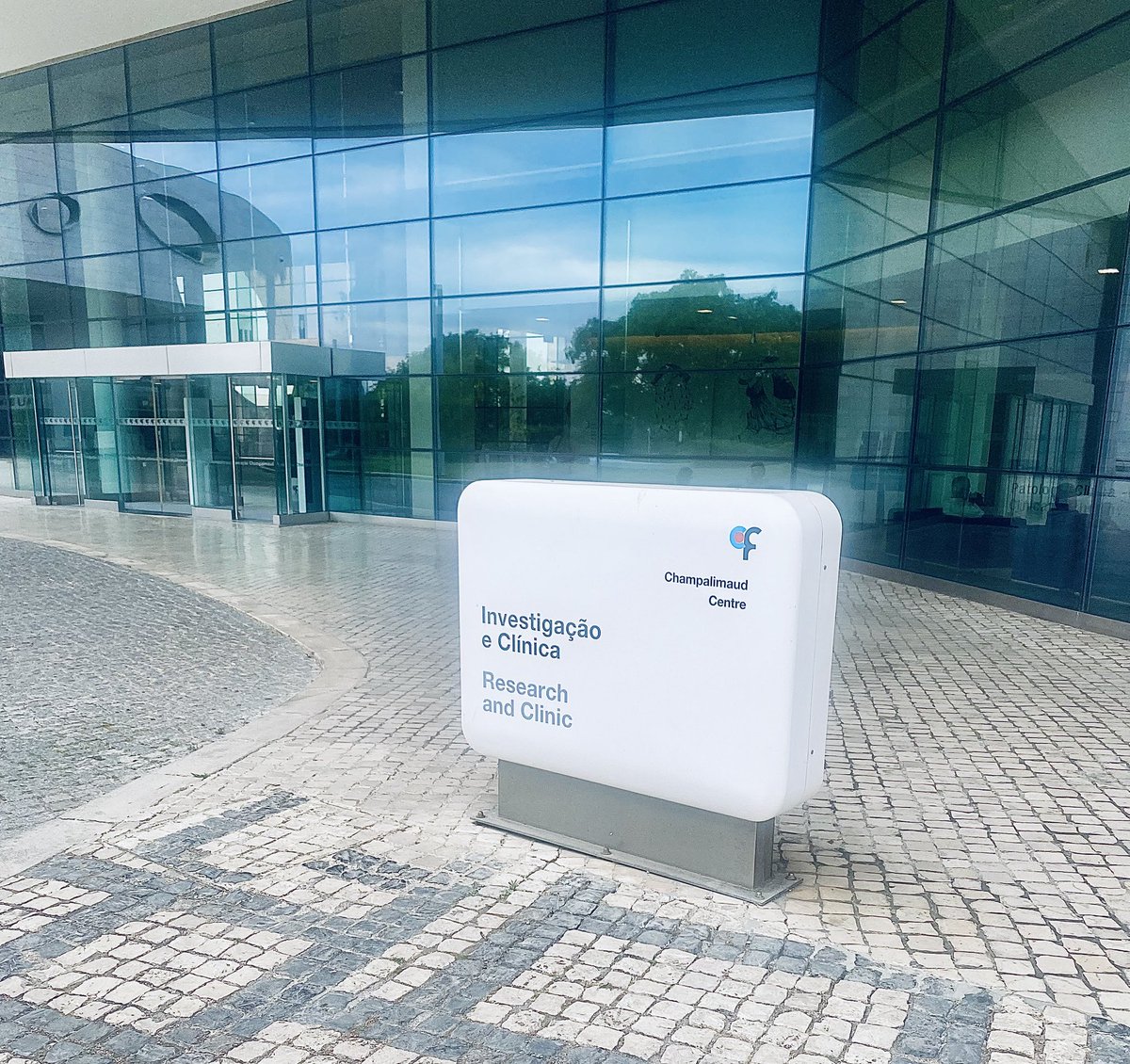 to_be_elizabeth's tweet photo. 📌Another exciting journey starts today! I’m honored to begin a fellowship at the @ChampalimaudF Breast Unit in Lisbon, and I’m excited for what lies ahead.
@OncoAlert #OncoAlertAF #BreastCancerResearch #RadOnc #BreastUnit https://t.co/uQpthFPNaX