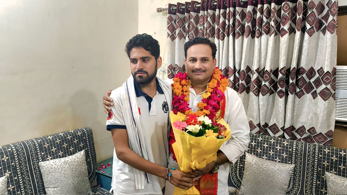 अभिषेक मुकेश शुक्ला INC🇮🇳 (@abhishukla_inc) on Twitter photo आज बड़े भाई शाहब आदरणीय श्री मधुराज सिंह तोमर जी के मुरैना निवास पर पहुंचकर उनको पुनः कांग्रेस कमेटी के जिला अध्यक्ष बनाए जाने पर बधाई एवं शुभकामनाएं दी।
<a href="/INCMP/">MP Congress</a> <a href="/jitupatwari/">Jitendra (Jitu) Patwari</a> आज बड़े भाई शाहब आदरणीय श्री मधुराज सिंह तोमर जी के मुरैना निवास पर पहुंचकर उनको पुनः कांग्रेस कमेटी के जिला अध्यक्ष बनाए जाने पर बधाई एवं शुभकामनाएं दी।
<a href="/INCMP/">MP Congress</a> <a href="/jitupatwari/">Jitendra (Jitu) Patwari</a>