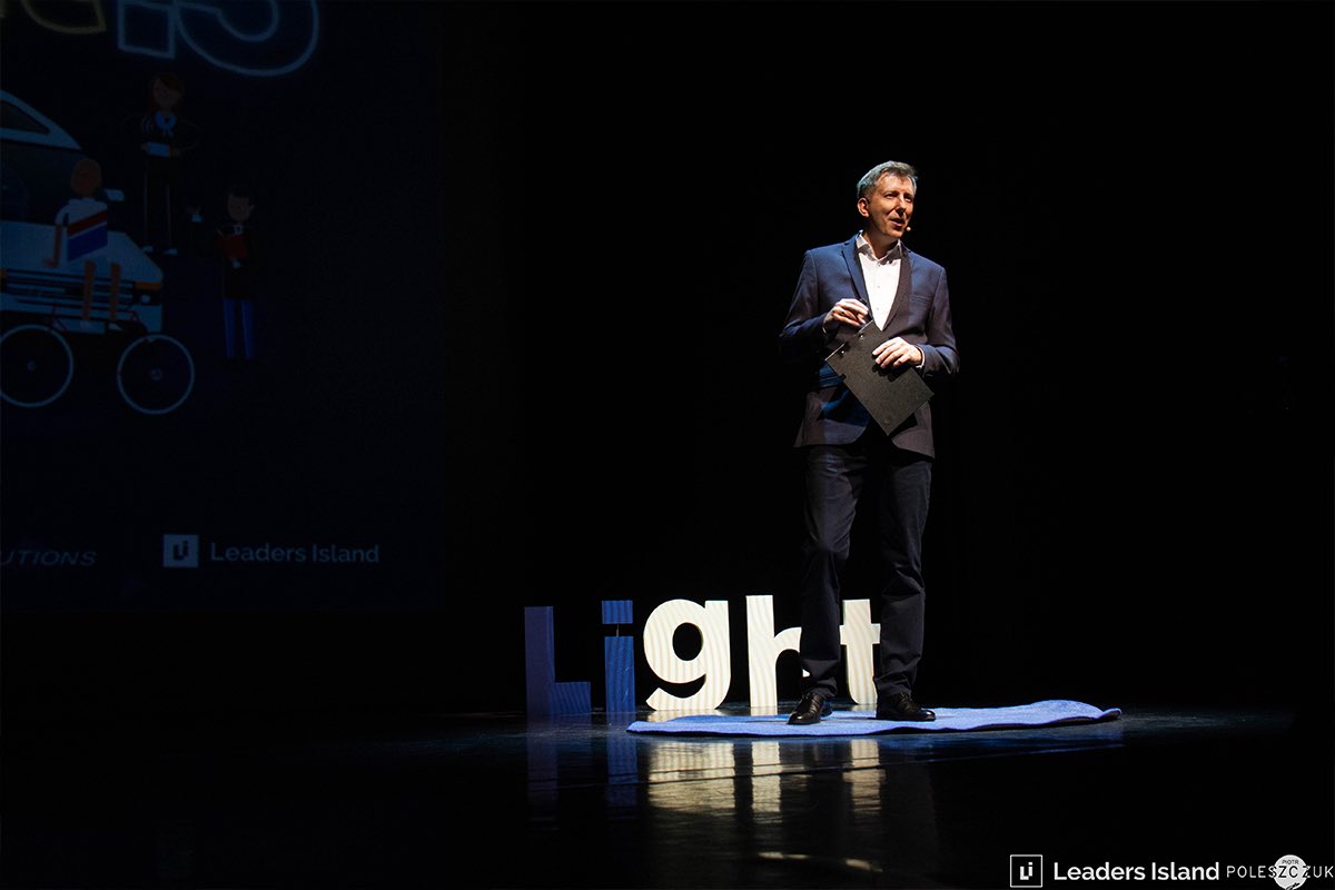 The Light Summit to wyjątkowe połączenie tematów technologii, zarządzania i inspiracji ze świata spo