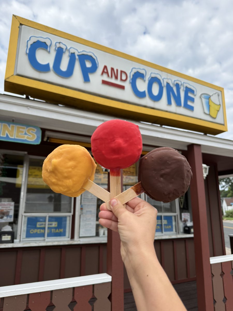 Paddle past those Monday blues with a sweet treat! Our homemade Paddle Bars are just what you need to kickstart your week! 

Available in cherry, chocolate, and butterscotch! 

Open 11am-10pm