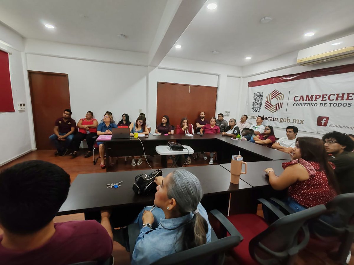 SABGCampeche's tweet photo. ¡Avanzamos hacia un gobierno más íntegro y cercano a la gente!
Servidores públicos de @SEMABICCE e #INDECAM participaron en la plática “El Código de Ética como instrumento contra la corrupción y de mejora en el servicio de atención al público”.
@LaydaSansores #GobiernodeTodos https://t.co/WWbeUqRHVJ