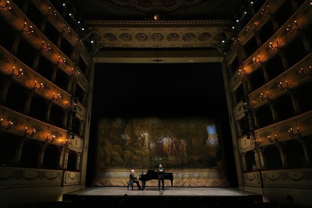 MadrigalPiano's tweet photo. Captured moments from our #Recital at the @Rof_Pesaro 🎶✨
An unforgettable joy to perform again at the stunning #TeatroRossini in Pesaro.

#MarkoMimica #MarcosMadrigal #RossiniOperaFestival #OnStage #PianistLife 🎹❤️ https://t.co/la1U84cfnW