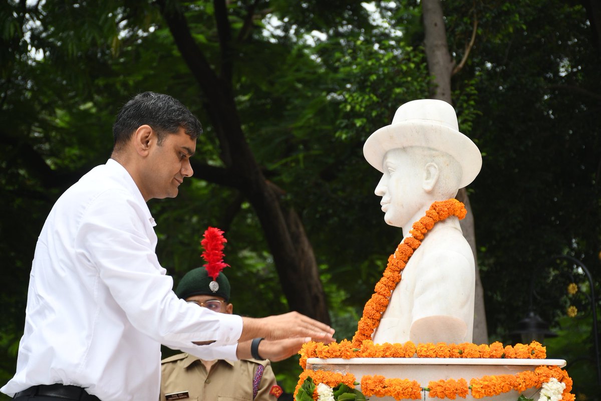 BhagatEvening's tweet photo. 79th Independence Day Celebration at SBSC (Evening)
the Principal, Prof. Arun Kumar Attree, delivered an inspiring and moving address, reminding everyone of the values of freedom, responsibility, and national pride.
#sbsce #UniversityOfDelhi #UGC #sbsec https://t.co/rKmi4a4DKP