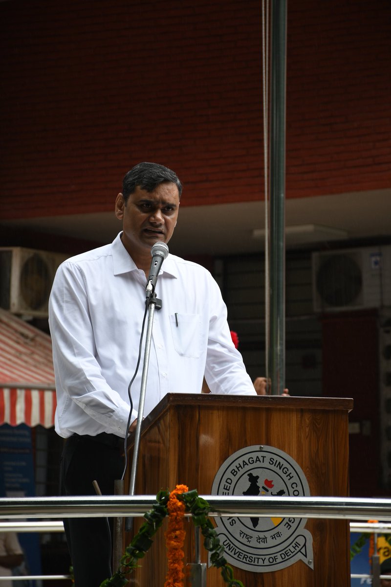 BhagatEvening's tweet photo. 79th Independence Day Celebration at SBSC (Evening)
the Principal, Prof. Arun Kumar Attree, delivered an inspiring and moving address, reminding everyone of the values of freedom, responsibility, and national pride.
#sbsce #UniversityOfDelhi #UGC #sbsec https://t.co/rKmi4a4DKP