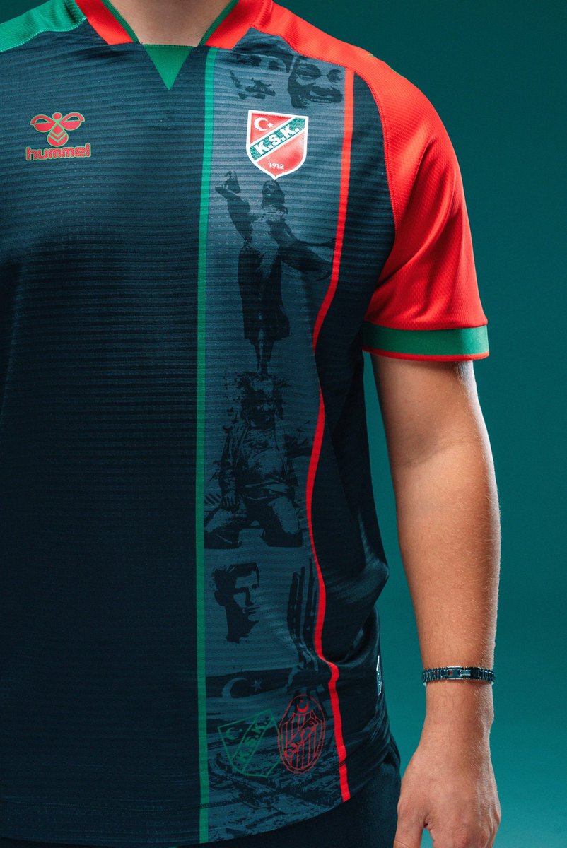 Karşıyaka, 2025-2026 sezonu formalarını tanıttı. Futbol formasında Atatürk ve Zübeyde Hanım’ın fotoğrafları yer alırken, arkasında “Zübeyde Hanım’ın Evlatları” yazıyor. Kulüp, formayı İzmir’e ve Atatürk’e saygı duruşu olarak tanımladı.