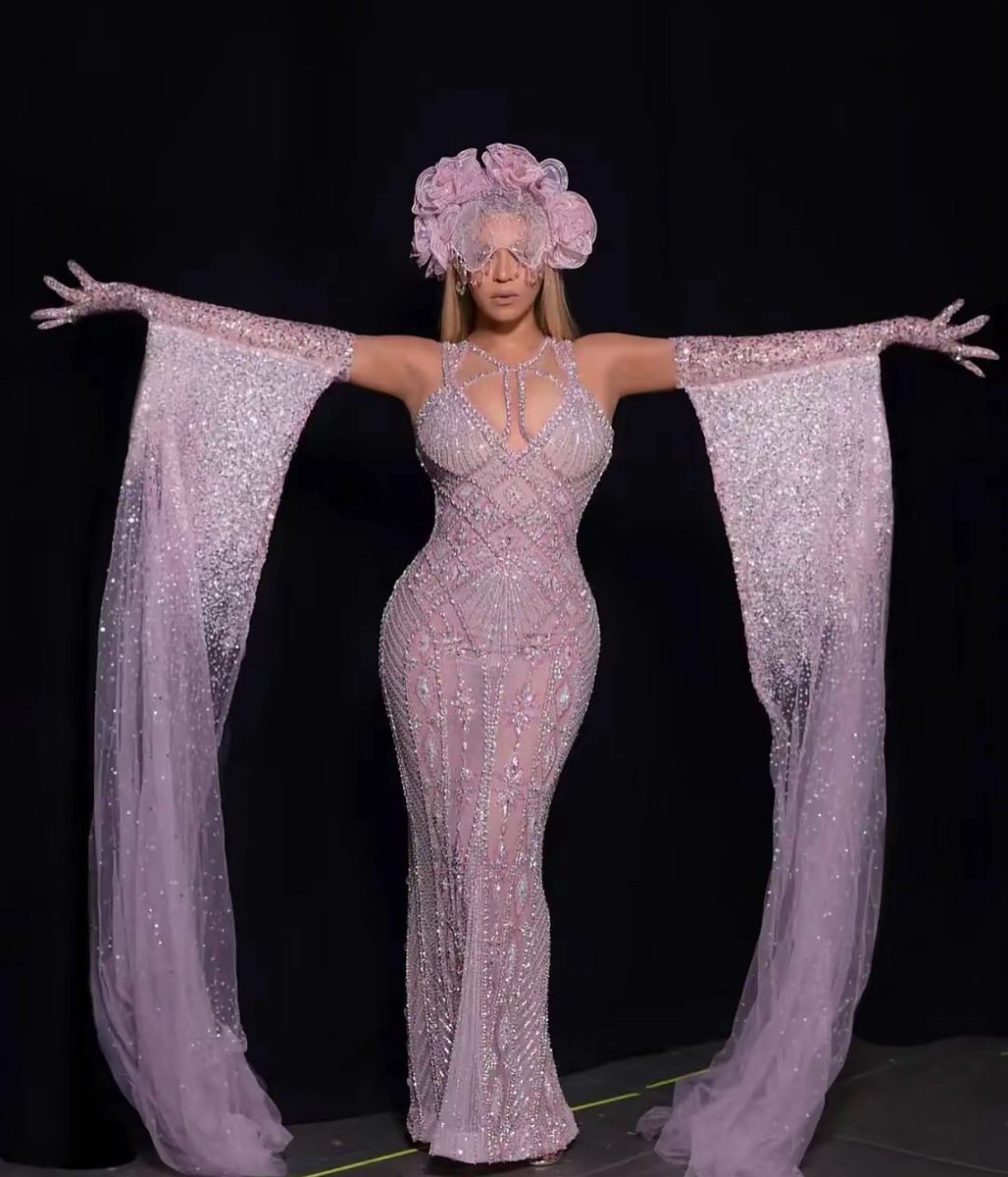 beyoncescunt26's tweet photo. forever obsessed with beyoncé in this georges hobeika dress https://t.co/LMFWkaLa1C