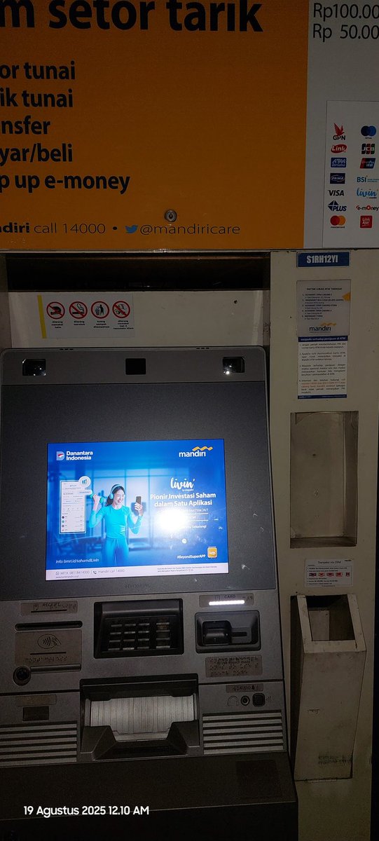 secondapido's tweet photo. Min @bankmandiri  kalo atm ada jam operasional nya kah khususnya di jl tipar . Kondisi di dalem pintu ada meja yang menghalangi  dan lampu mati semua .@mandiricare 
Nomer mesin S1RH12YI https://t.co/cdcijyLr6g