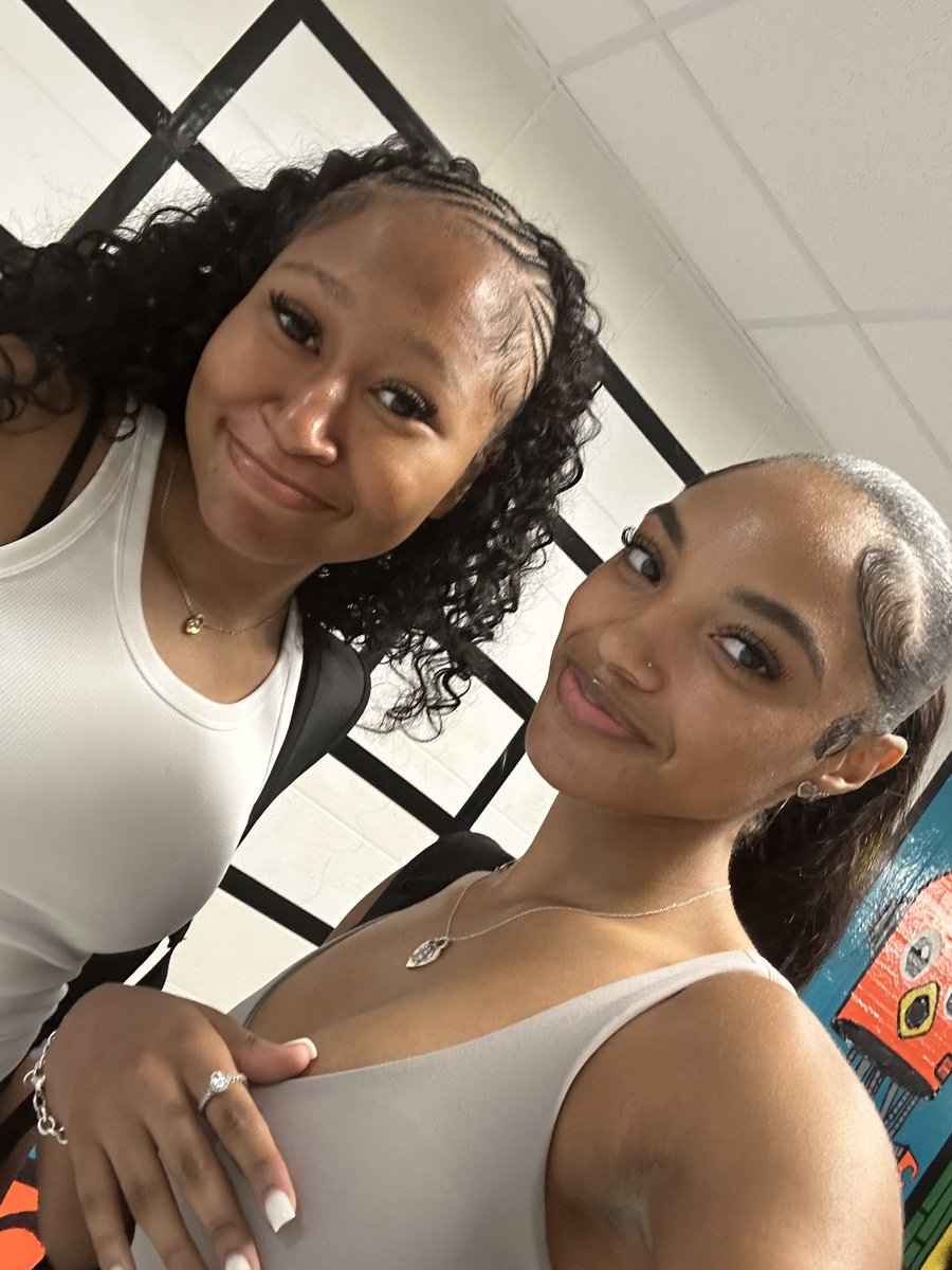 Senior Year Loading! 
#KenwoodBasketball
<a href="/Danielleagent0/">Danielle Brooks</a> <a href="/amillyahenigan1/">Amillya Henigan</a> <a href="/kaylatrip2026/">Kayla Triplett</a>