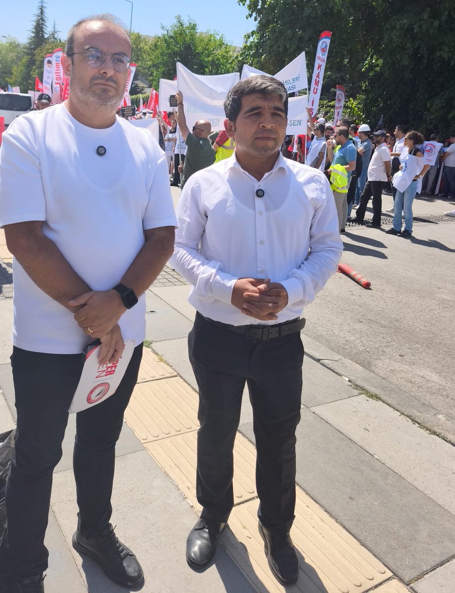 1 günlük iş bırakma eylemi sonrasında gelen teklif yüzde 1! 
8. Dönemde de yine tiyatro oynanıyor, yine memurun geleceği karartılıyor! 
#MemurTeklifBekliyor
#MemurMeydanda
#MemurHakkınıİstiyor