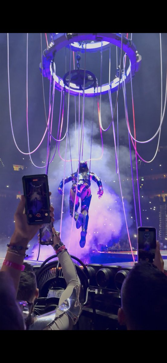 jtkc123's tweet image. The lifetimes tour was magic! ❤️🎆🎇