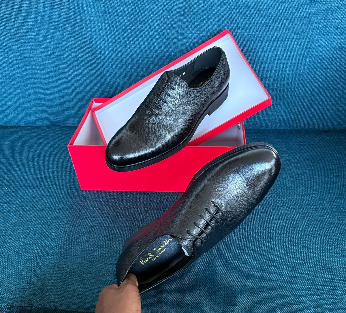 Quality leather shoes

&gt;Brand : Paul Smith 

&gt;Price: 120,000/= Tsh

Size: 39,40,41,42,43,44,45,46

&gt;Dm Or WhatsApp Me wa.me/message/RRFPYR… 🛍️

#SutikaNaBabaIvan