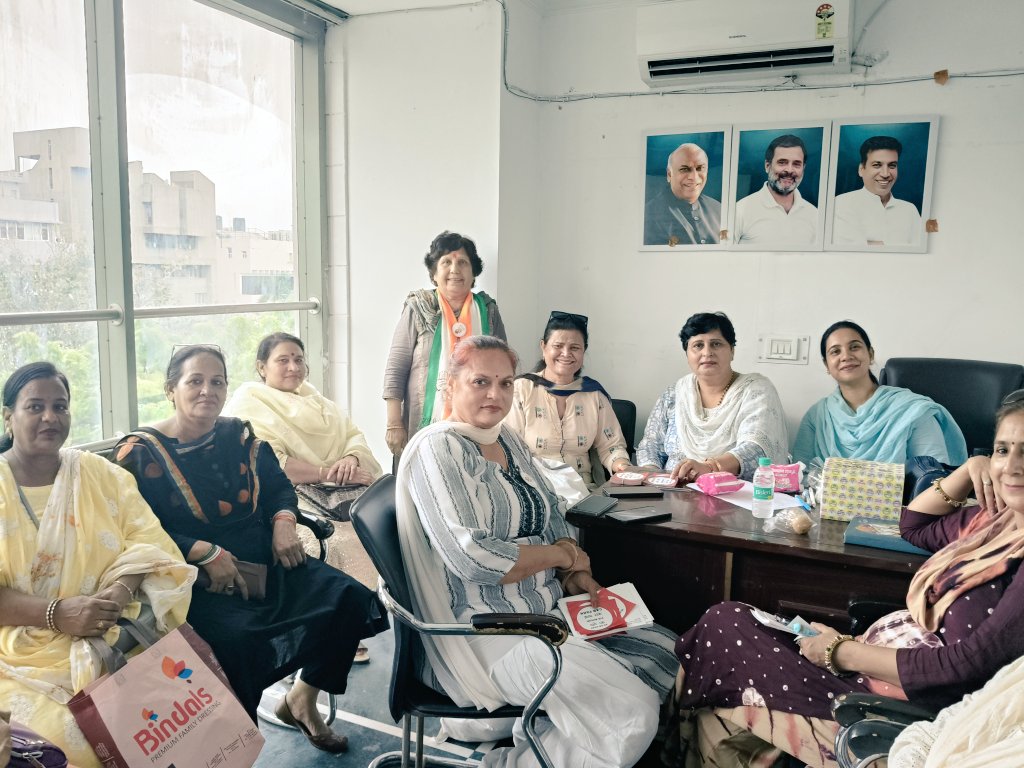 जननायक @RahulGandhijiअध्यक्षा <a href="/MahilaCongress/">All India Mahila Congress</a> <a href="/alkalamba/">Alka Lamba</a>जी 
प्रदेश अध्यक्ष <a href="/devendrayadvinc/">Devender Yadav</a>जी, निर्देशानुसार, महिला कांग्रेस पूर्व प्रधानमंत्री स्वर्गीयश्री राजीव गाँधीजी की जयंती पर दिल्ली की 70 विधानसभा मे #नारीस्वस्थसंकल्प कार्यक्रम महिलाओ बेटियोंको निशुल्क सनिट्री पेड देंगे ।