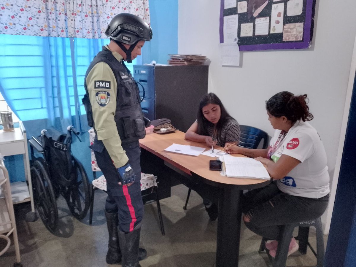 Policía del Municipio Barinas (@polimuba93) on Twitter photo Durante los patrullajes a los centros de salud, este #FelizLunes #18Ago los funcionarios de la Policía del Municipio #Barinas se entrevistan con el personal a fin de conocer de primera mano sus necesidades en Seguridad Ciudadana #PoderPopular <a href="/MijpVzla/">MPPRIJP</a> <a href="/Visipol_MIJP/">VISIPOL</a> <a href="/AlcaldiaBnas/">Alcaldía del Municipio Barinas</a> Durante los patrullajes a los centros de salud, este #FelizLunes #18Ago los funcionarios de la Policía del Municipio #Barinas se entrevistan con el personal a fin de conocer de primera mano sus necesidades en Seguridad Ciudadana #PoderPopular <a href="/MijpVzla/">MPPRIJP</a> <a href="/Visipol_MIJP/">VISIPOL</a> <a href="/AlcaldiaBnas/">Alcaldía del Municipio Barinas</a>
