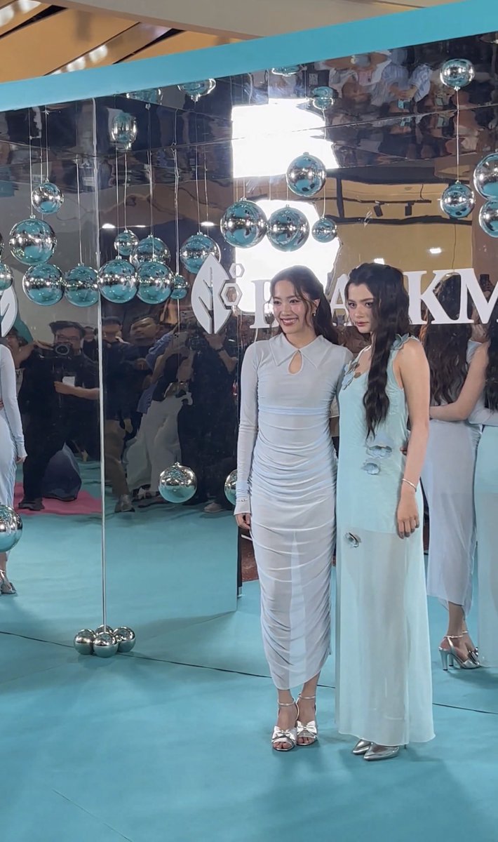 StarryMag's tweet photo. Sarocha Chankimha and Rebecca Armstrong attend the Blackmores Inspire You To Shine event today at @centralwOrld! The pair looked enchanting and ethereal! 🩵
@srchafreen @AngelssBecky

FREENBECKY READY TO SHINE
#BlackmoresxFreenBeck 
#FreenBecky #ฟรีนเบค
#srchafreen #beckysangels https://t.co/mBRdCL6AUw
