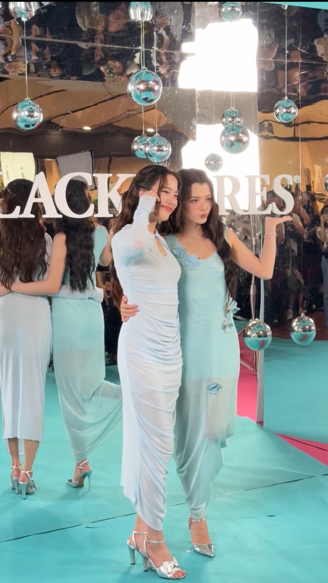 StarryMag's tweet photo. Sarocha Chankimha and Rebecca Armstrong attend the Blackmores Inspire You To Shine event today at @centralwOrld! The pair looked enchanting and ethereal! 🩵
@srchafreen @AngelssBecky

FREENBECKY READY TO SHINE
#BlackmoresxFreenBeck 
#FreenBecky #ฟรีนเบค
#srchafreen #beckysangels https://t.co/mBRdCL6AUw