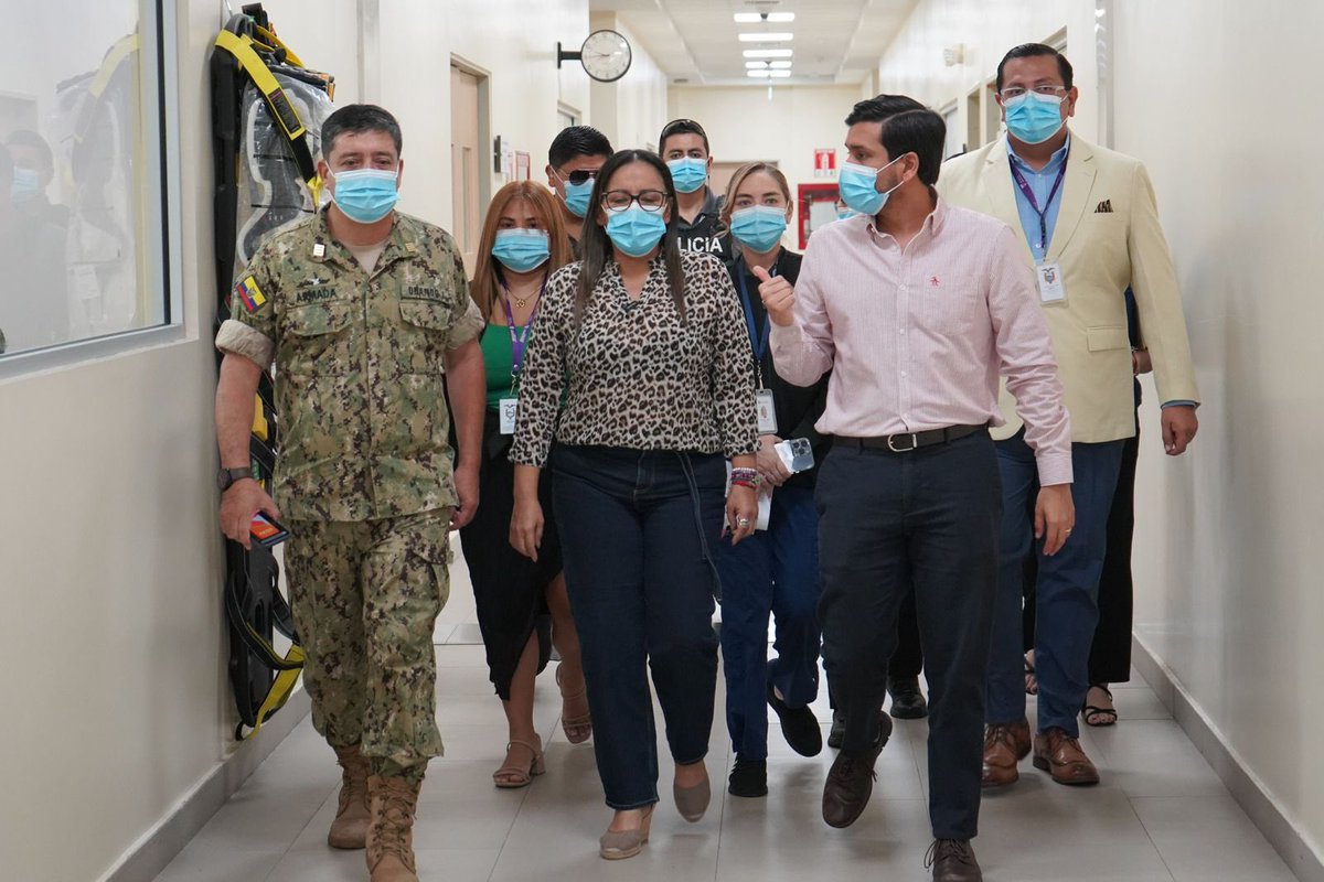 jimmymartinec's tweet photo. Hoy, junto a la ministra @MinGobiernoE, @zaidarovira, recorrí los hospitales que son administrados en conjunto con gerentes navales desde la semana pasada.

Junto a las nuevas autoridades, se establecerá un plan de acción para que estas casas de salud, lideren procesos  transparentes y tengan una adecuada gestión y atención a pacientes.
