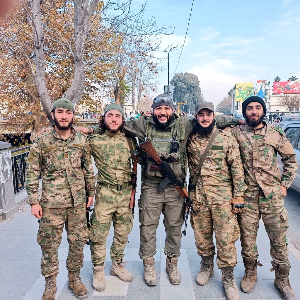 أحمد المنصور (@ahmed7almansor) on Twitter photo شهر على إعتقال المنصور 
بأمر من الاخ عبد القادر الطحان 
<a href="/mgatahhan/">اللواء عبد القادر طحان</a> 
١-ولم يسمح بزيارة عائلة المنصور له
٢ـ أو زيارة أعيان المصريين في سوريا للمنصور 
٣ـ لم توجه له اي  تهمة ولم يُعرض على القضاء حتى اليوم
٤ـ إخفاء المنصور بشكل قسري 
نحمّلك مسؤلية وسلامة المنصور #كلنا_أحمد_المنصور شهر على إعتقال المنصور 
بأمر من الاخ عبد القادر الطحان 
<a href="/mgatahhan/">اللواء عبد القادر طحان</a> 
١-ولم يسمح بزيارة عائلة المنصور له
٢ـ أو زيارة أعيان المصريين في سوريا للمنصور 
٣ـ لم توجه له اي  تهمة ولم يُعرض على القضاء حتى اليوم
٤ـ إخفاء المنصور بشكل قسري 
نحمّلك مسؤلية وسلامة المنصور #كلنا_أحمد_المنصور