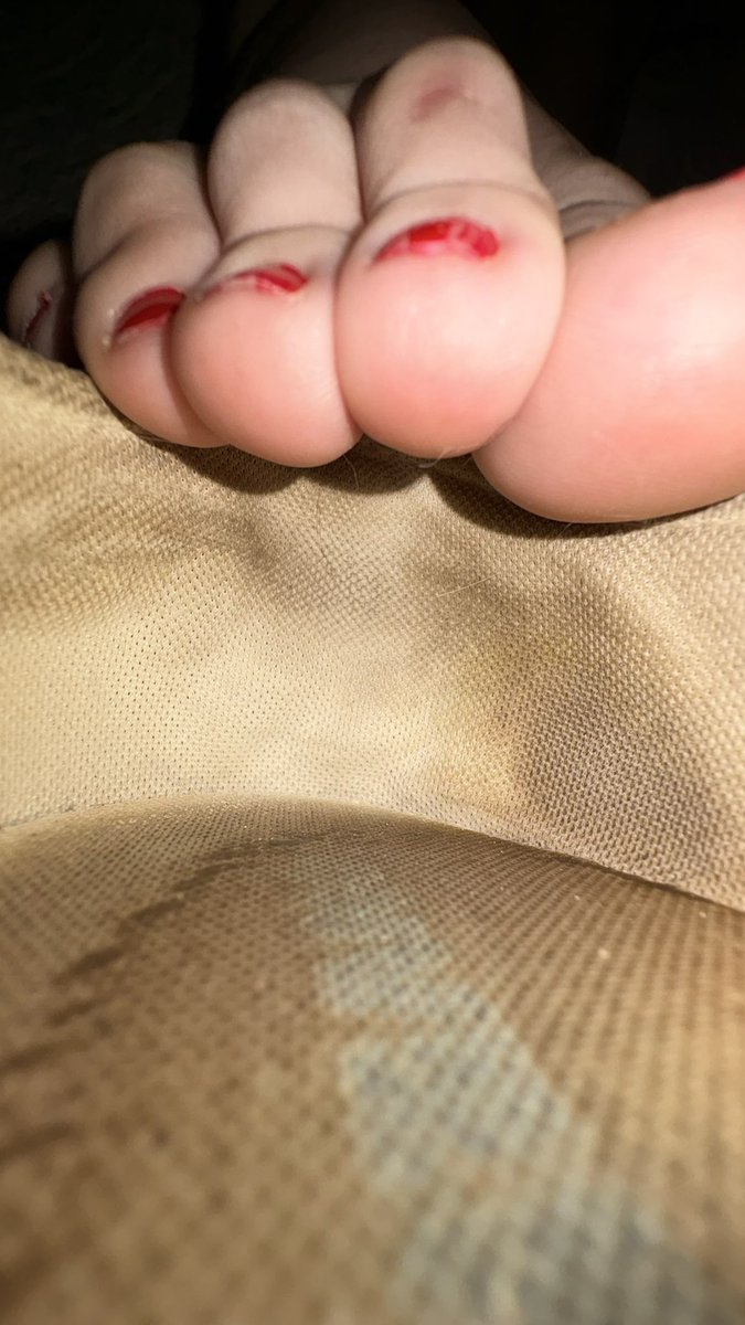 FemaleMacro's tweet image. I hope you’re ready for round 2 tiny slave, cause now we’re going to a party and your company for the night will be my smelly foot!!!

Join now my video group to watch more of my 35+ macro videos from your goddess, DM me for information!

#sizetwitter #giantess #gts #macrophilia