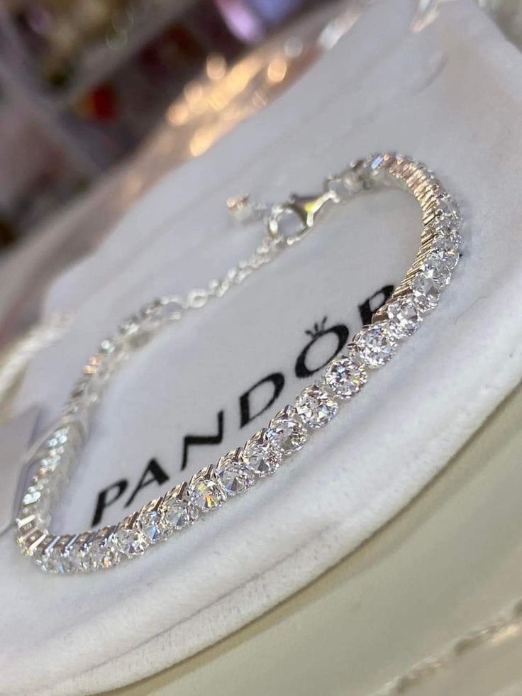 Outfit_Luxy's tweet photo. Pandora bracelet ✨ https://t.co/FGyZ1vRIsL