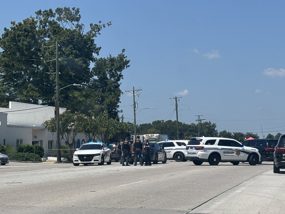 #BREAKING: North Charleston Police have confirmed one person was taken to the hospital following a shooting. Officers are at the scene on Rivers Avenue near Beaufort and Macon Avenue. #chsnews