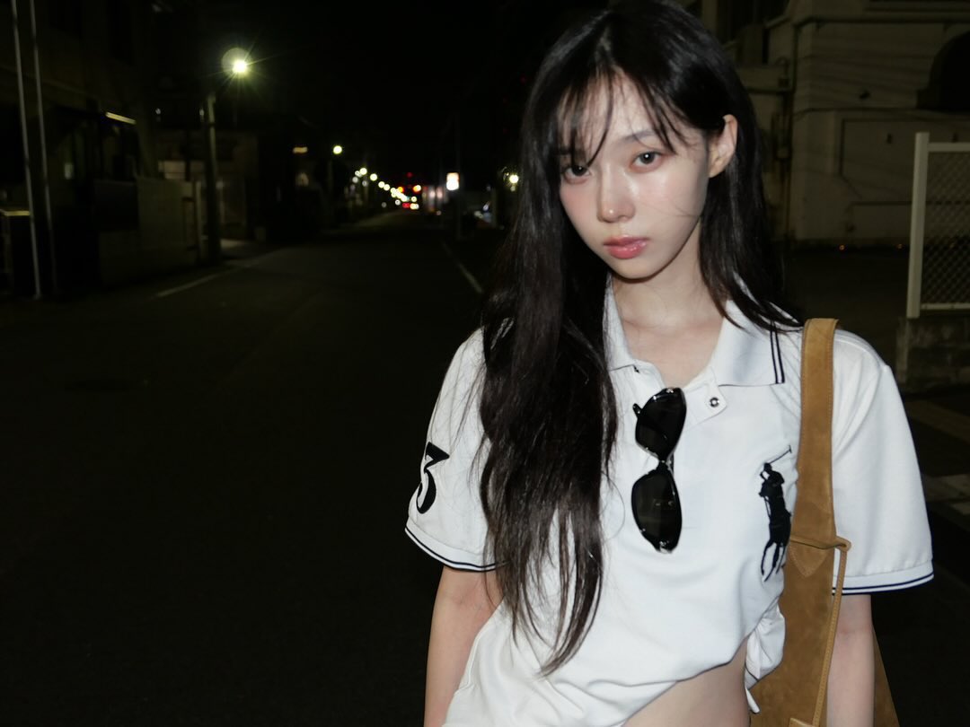 Kelihatan cool, padahal lagi mikirin mau makan apa 🍜