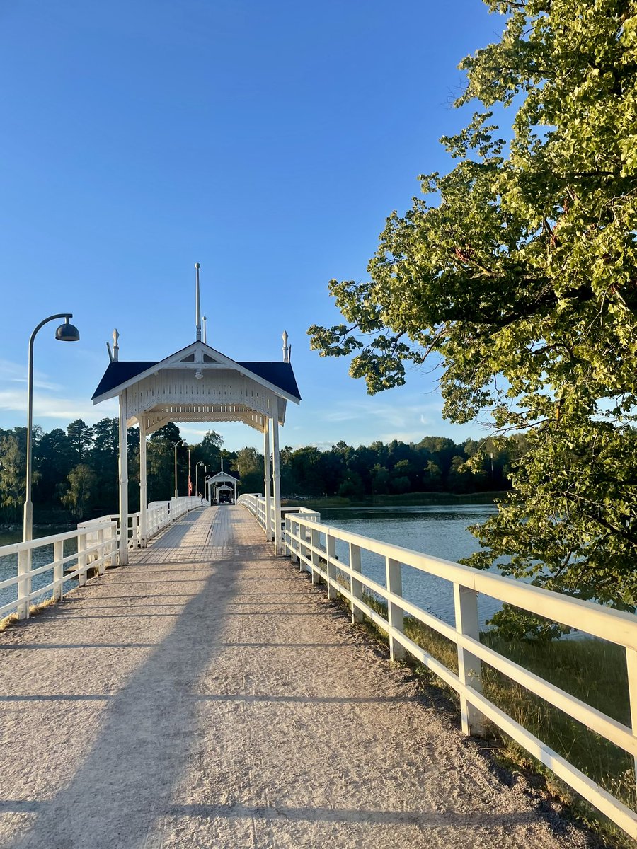 Tänään lenkillä tuntui, että tässä on kesän viimeiset hitaat. Over the Rainbow soi taustalla ja kaikki tietävät, että kohta on lähdettävä kotiin.