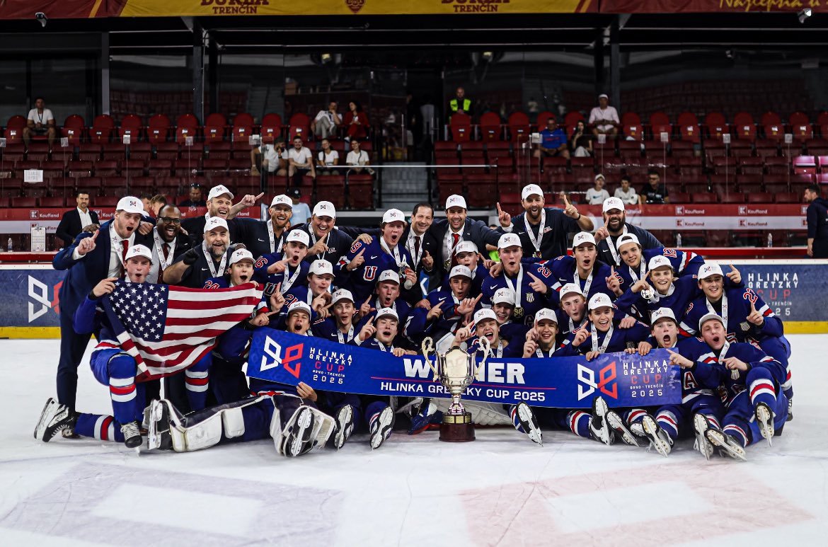 C_Chupper's tweet image. What an awesome experience with an incredible group. Thank you to the players, staff and @usahockey for this opportunity! #Golden  #HlinkaGretzkyCup