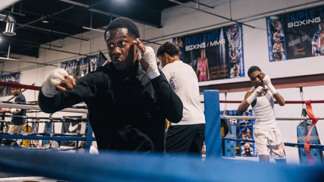 trboxing's tweet photo. In his bag 💼

(via IG @EmmanuelChance7) https://t.co/a6vnwjTjBj