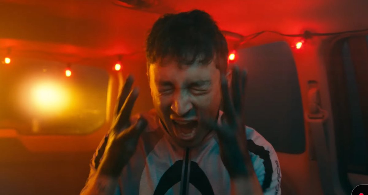 buterflysoup's tweet image. my reaction to drum show