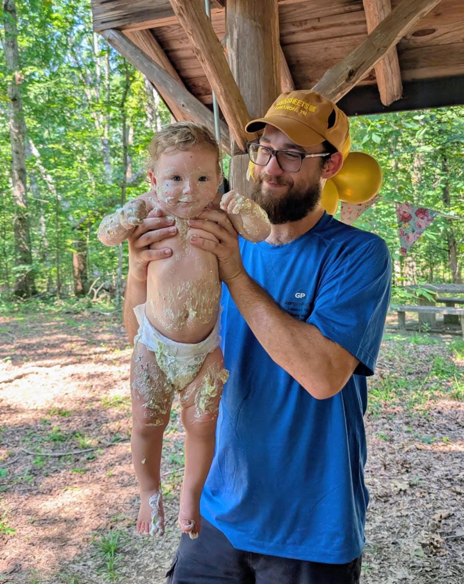 I believe my great granddaughter Willow enjoyed her 1st birthday cake