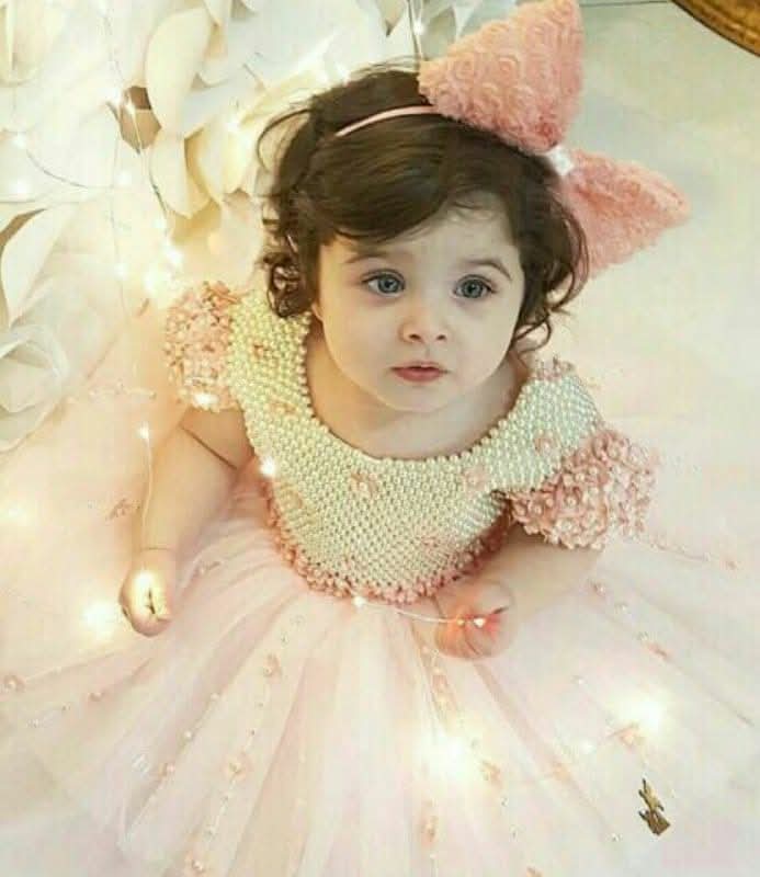 ليس هناك من يمنعك أن تبتسم
 وليس هناك شيء يستحق الحزن
 الحياة متقلّبة وعليك أن تقتنع
 أن الماضي مات والقادم قد كتب
#مساء_الخيرᅠ