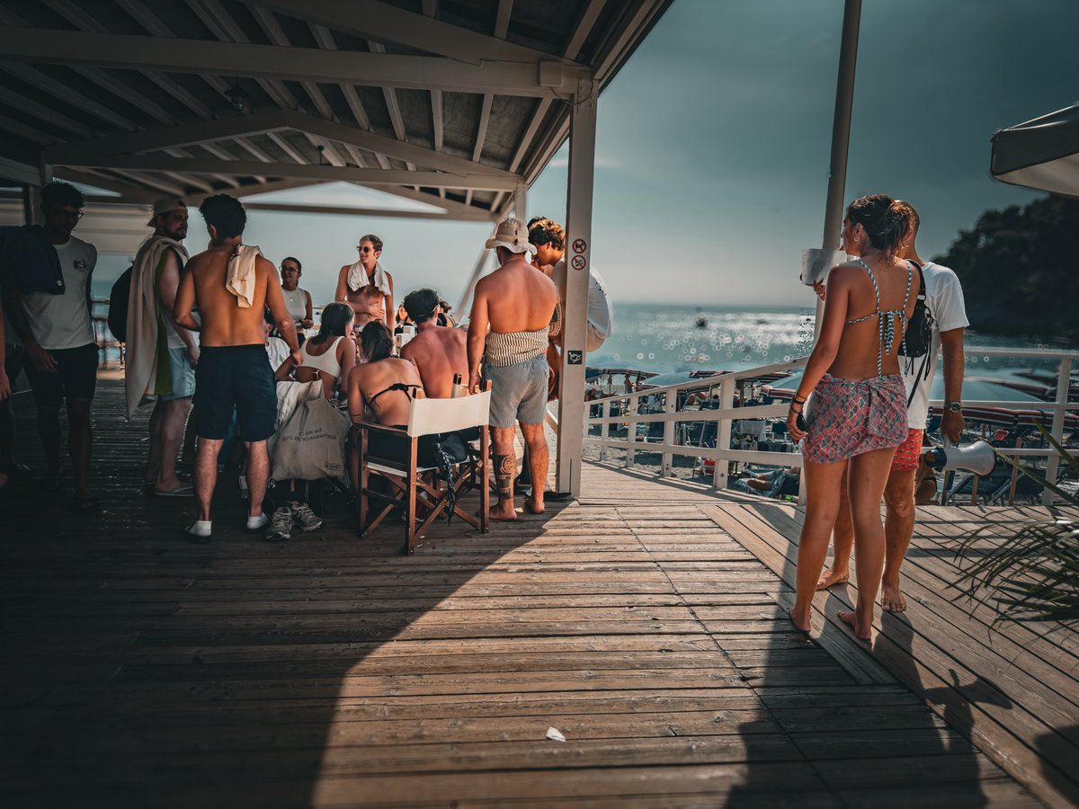 strologo_dello's tweet photo. โจ Magical Light at the End of the Day โจ
Golden hour gives photography a unique poetry: the low rays paint the streets, details light up, and even the simplest scene turns into something special. ๐ธ
#StreetPhotography #GoldenHour #MagicOfLight #UrbanPhotography #CaptureTheMoment