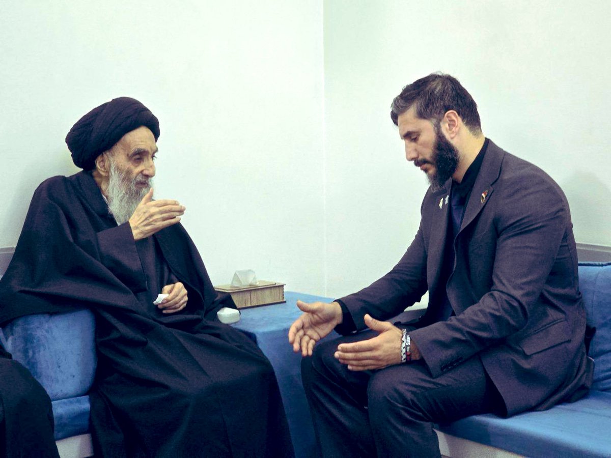 اكول هذا الدكتور مو قبل اشهر كان بطل وشريف وكلها تمدح بيه اشو تحولت الهجمة عليه واصبح يجب ان يسقط ويهاجم
عمي ميزوا صفوفكم واعرفوا الحق ذكرني موقف الدكتور بموقف #الحشد_الشعبي بايام كان مقدس وحرر الارض والعرض وراها اصبح #سارق ثلاجة من قبل صبيان السفارة واصحبوا ينادون بحله ودمجه😉
