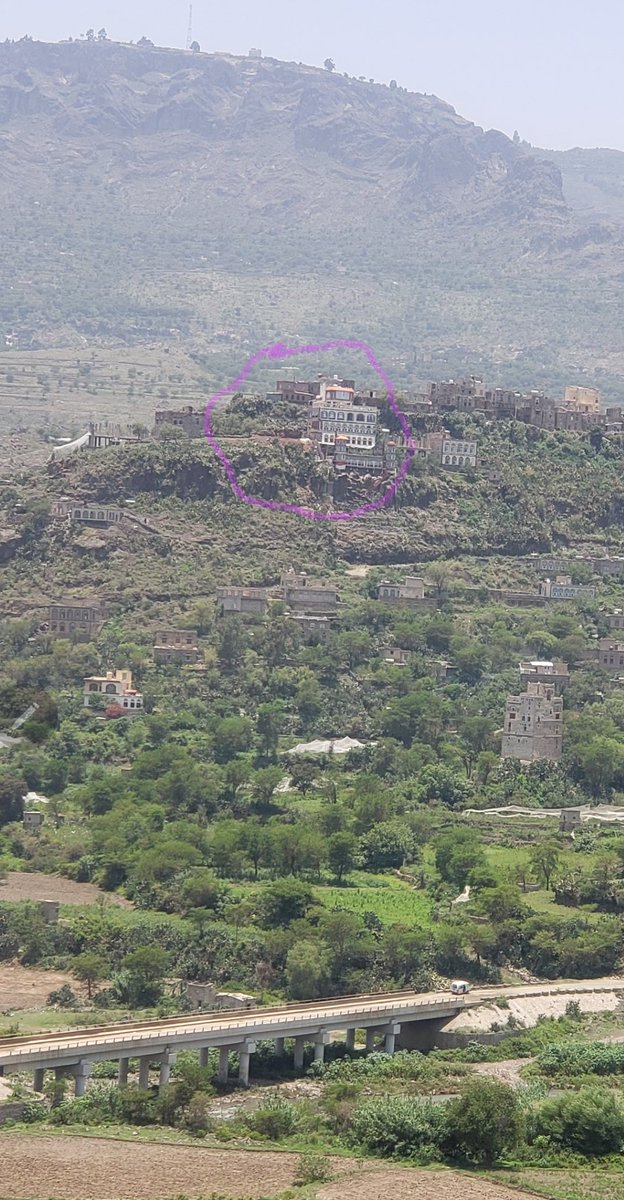 يوم أمس الأحد 17غسطس سافرت إلى وادي بناء مديريةالسدة محافظة إب وهذه الصورةفي واحدةمن مزارعناوالصورةالثانية هياللمنتجع السياحي فيقريةالمصنعة وادي بناء والذي سوف أنشرلاحقامقطع فيديومع صورللمنتجع وشكرا