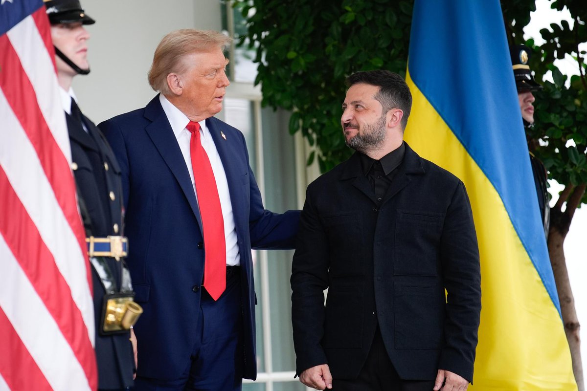 Esther S. Sieteiglesias (@essieteiglesias) on Twitter photo ¿Llevará traje Zelenski? La polémica pregunta de la Casa Blanca al líder de Ucrania. El presidente ucraniano ha elegido un dos piezas negro con camisa negra para no haya otro "no suit" drama <a href="/articulo14_es/">Artículo 14</a> articulo14.es/internacional/… ¿Llevará traje Zelenski? La polémica pregunta de la Casa Blanca al líder de Ucrania. El presidente ucraniano ha elegido un dos piezas negro con camisa negra para no haya otro "no suit" drama <a href="/articulo14_es/">Artículo 14</a> articulo14.es/internacional/…