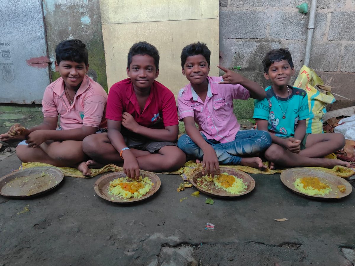 SuklaSubhechha's tweet photo. This innocent smile from a child in a slum area is a reflection of pure bliss. On this auspicious occasion of Janmashtami,may we learn from little Krishna’s innocence-the power of simplicity,joy and unconditional love. True wealth lies not in luxury,but in gratitude and happiness https://t.co/QiDS0tUI34