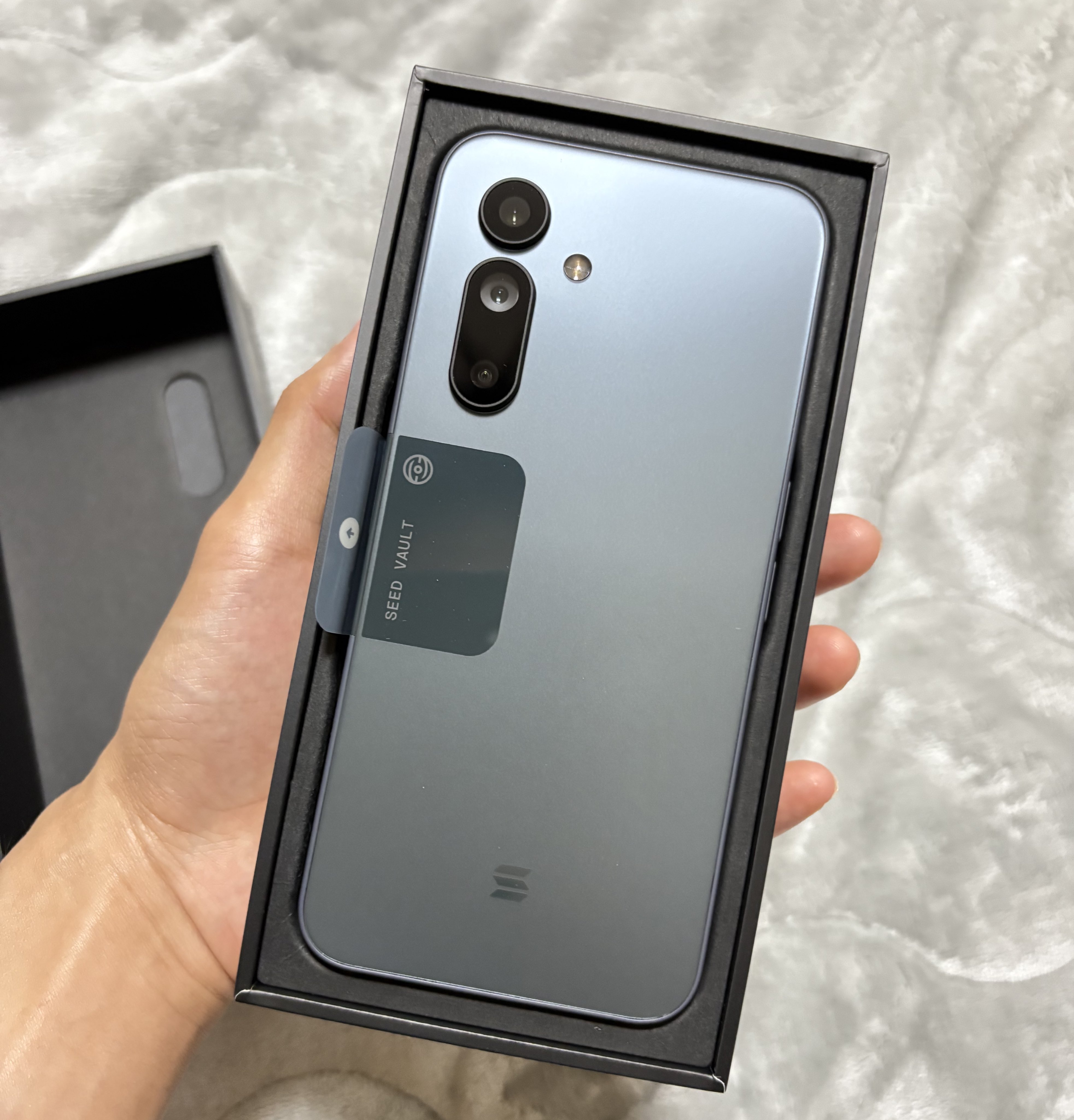 solana mobile seeker 未開封（段ボールから） Solana Mobile Seeker ソラナモバイル スマホ新品・未開封