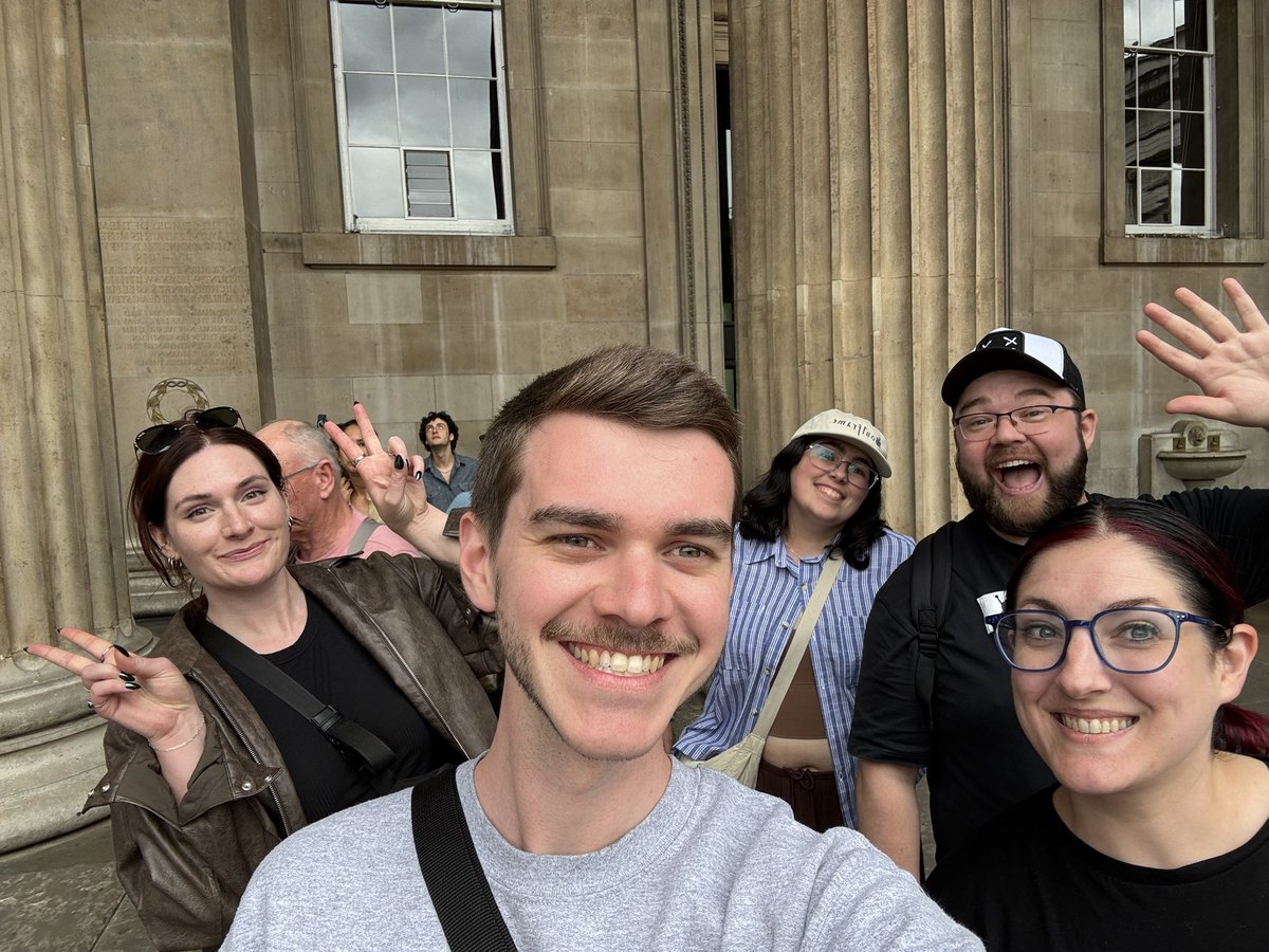 🇬🇧London update!

<a href="/bethbryson/">Beth Bryson</a>, <a href="/soelloo/">❀ Dani ❀</a>, Nella, and I found this Brit, anyone know him?

Love a good museum day - thanks for joining <a href="/NoSympathyyCA/">Clarke</a> 😎