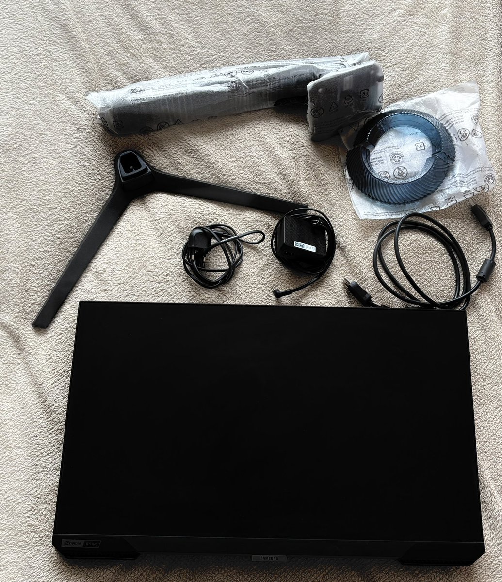 Hola, buenas!
Estaré vendiendo mi monitor Odyssey G4 de 25" y 240Hz. Está en perfecto estado y viene con todas sus piezas originales.
Hago envíos a todo 🇨🇱 por pagar.
Contacto por DM. ¡Se agradece la difusión! ❣️
Precio: $170.000 CLP