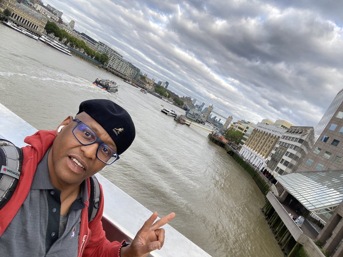 peter_pilgrim's tweet image. I’m now at Redis watching @venkat_s present on Extending Functional Pipelines with Gatherers in #java #ljc #JavaChampions