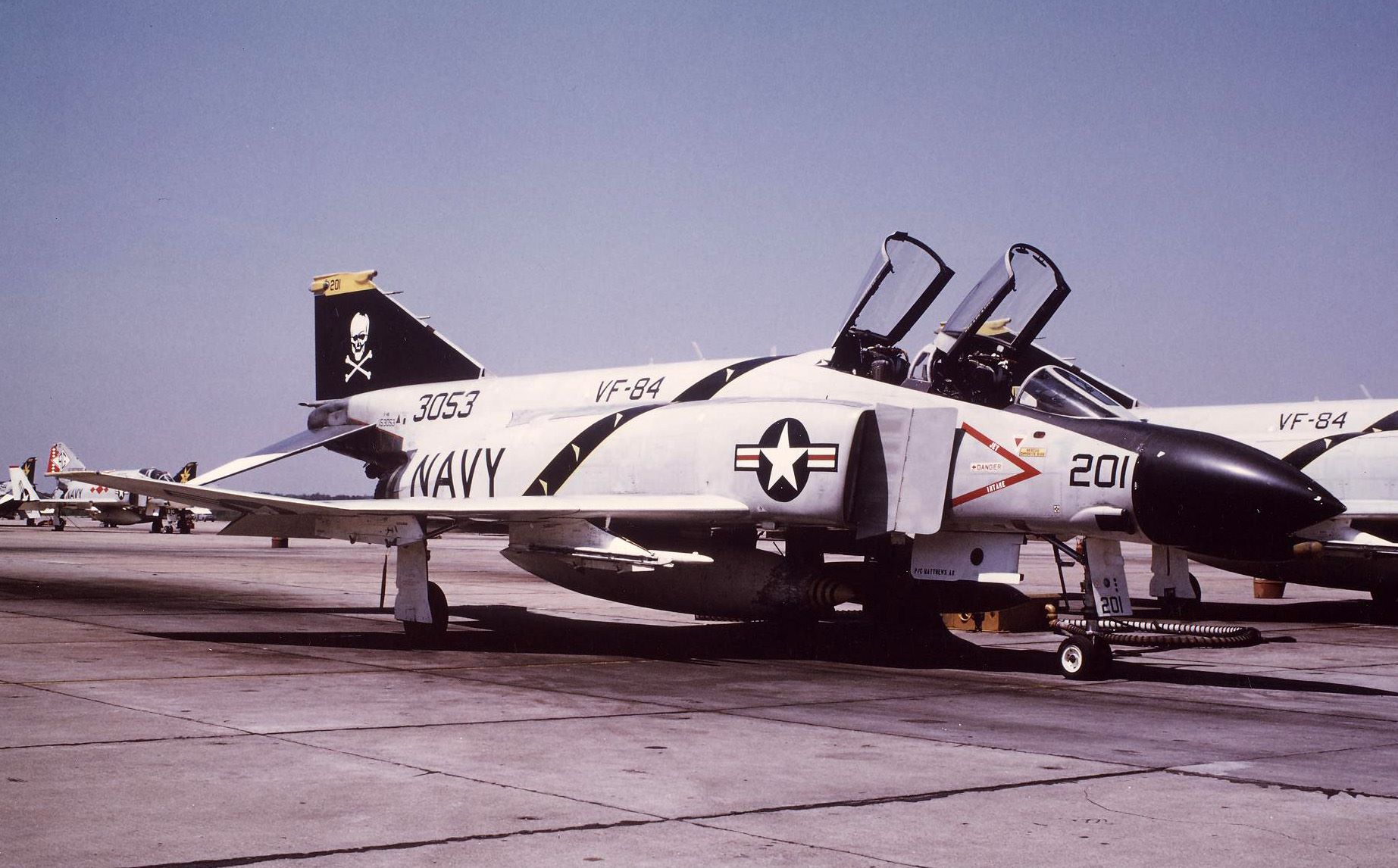 航空機・ヘリコプター F-4B/NJ PHANTOM II VF-84 JOLLY ROGERS 航空機・ヘリコプター F-4B/NJ PHANTOM II VF-84 JOLLY ROGERS f